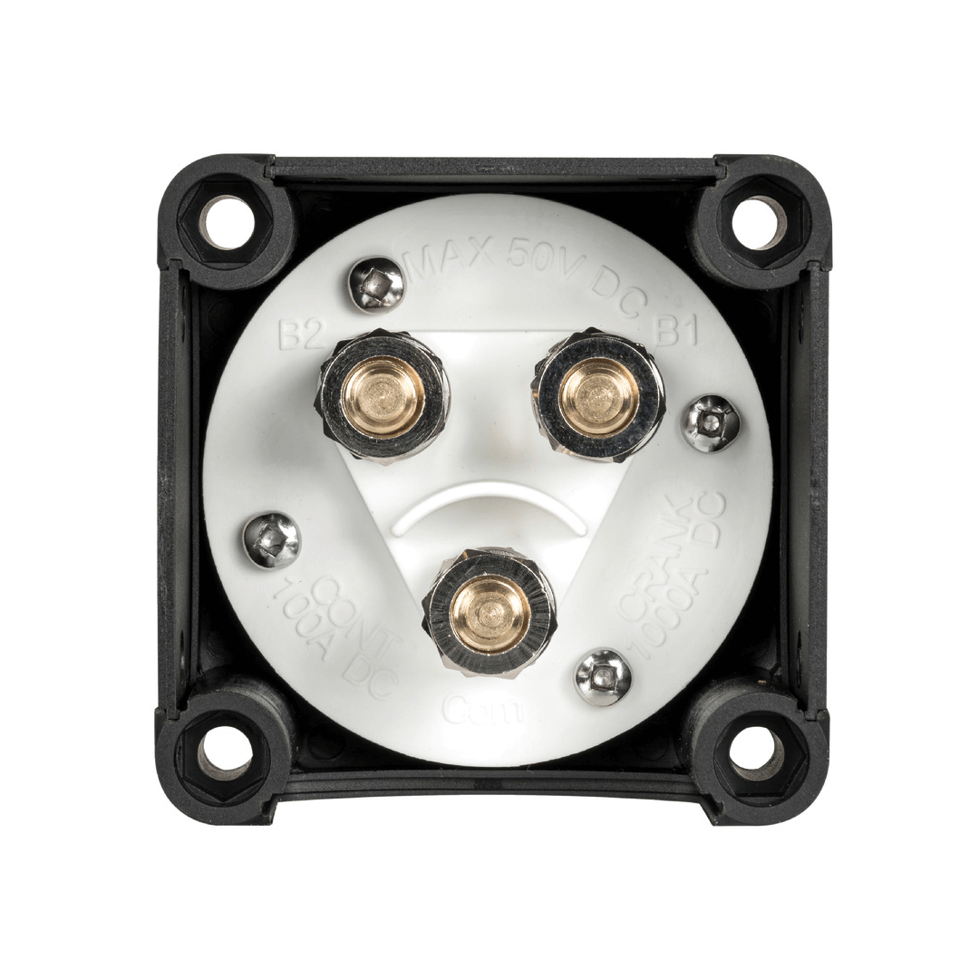 Staccabatterie deviatore 100A DC 50V max, corpo nero quadrato, 3 terminali in ottone, vista frontale