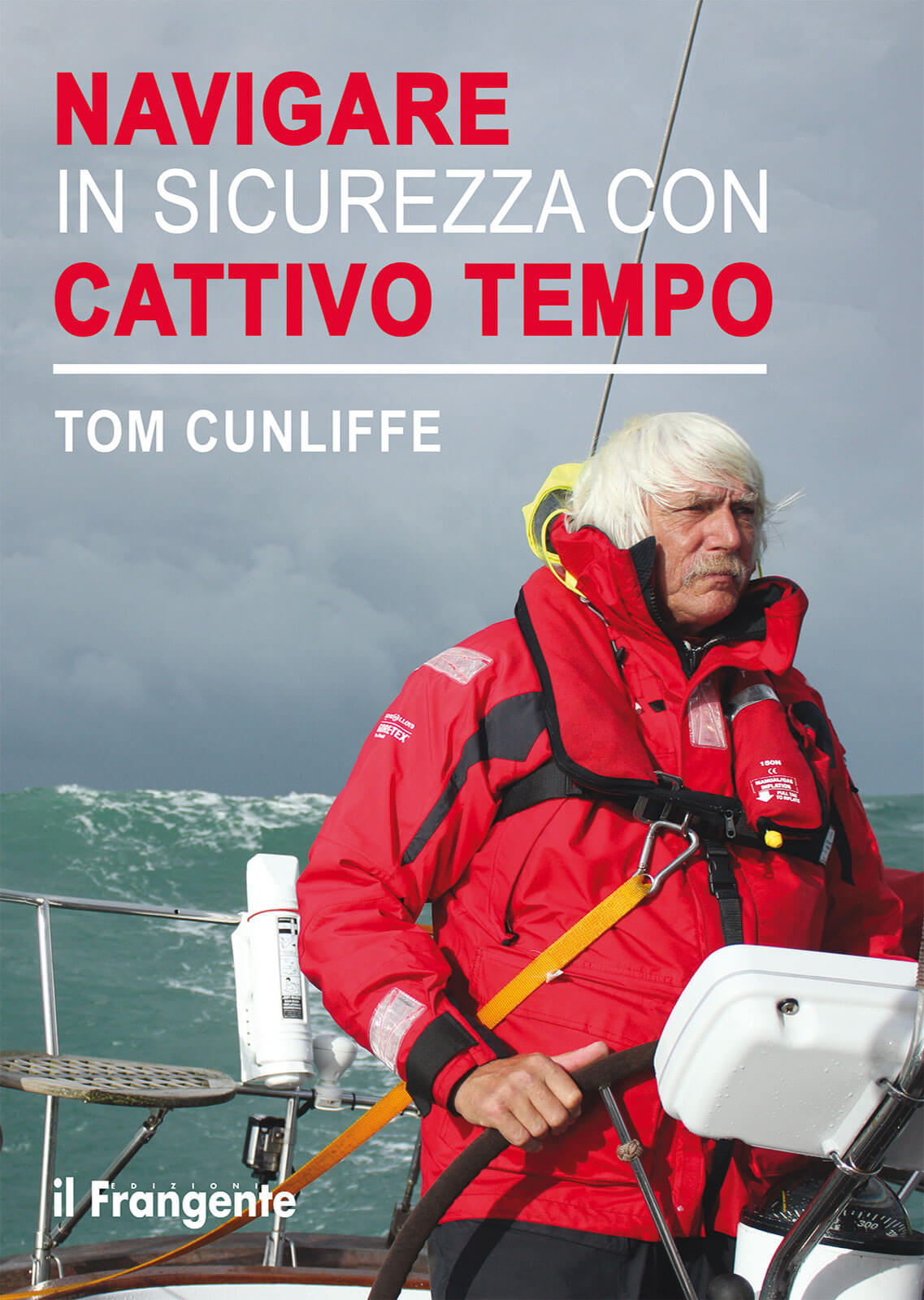 Copertina libro "Navigare in sicurezza con cattivo tempo" di Tom Cunliffe, marinaio con cerata rossa su barca a vela