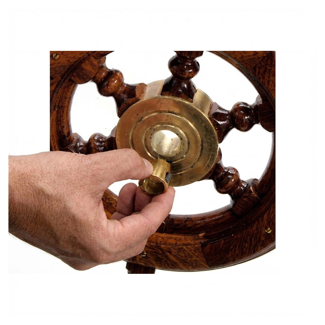 Boccola conica di riduzione in ottone lucido per adattare mozzi ruote timone da 25 mm a 19 mm.