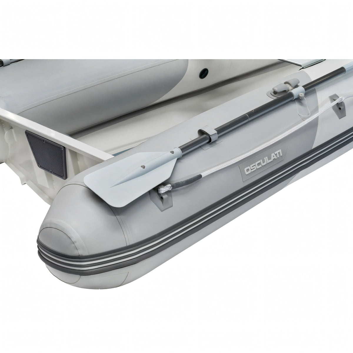 Tender Osculati carena V alluminio grigio con remo e accessori di bordo, vista laterale prua