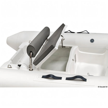 Tender gonfiabile Osculati bianco con sedile girevole grigio aperto su vano storage interno
