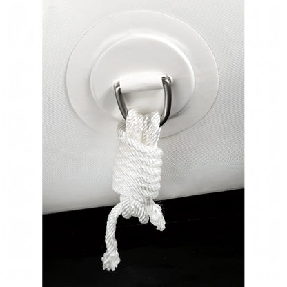 Dettaglio anello D inox con cima bianca annodata su tubolatura bianca del tender pneumatico Osculati