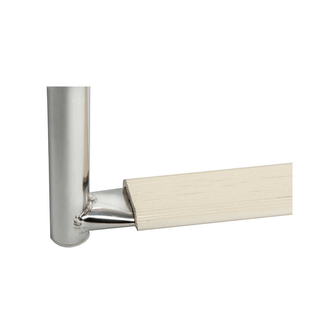 Dettaglio giunzione inox e gradino in teak della scaletta inox 3 gradini 22x63 cm