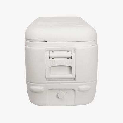 Ghiacciaia Igloo Polar 120 QT bianca in plastica rigida, vista laterale con maniglia e rubinetto di scarico