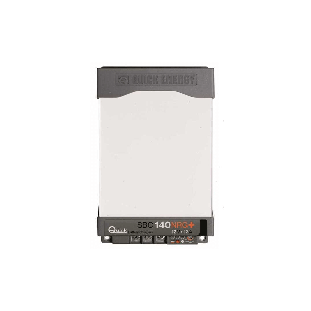 Caricabatterie Quick SBC 140 NRG+ 12V 12A bianco e grigio, vista frontale con pannello comandi