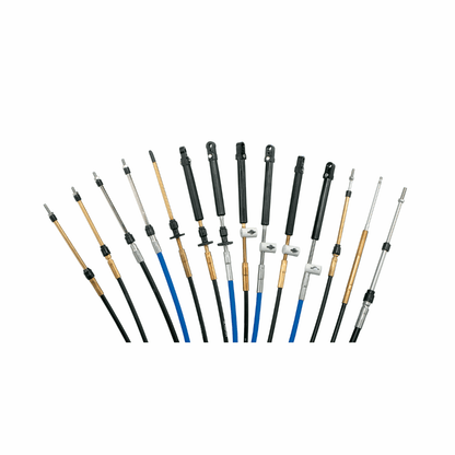 Assortimento cavi comando C14 neri, blu e dorati con terminali diversi disposti a ventaglio