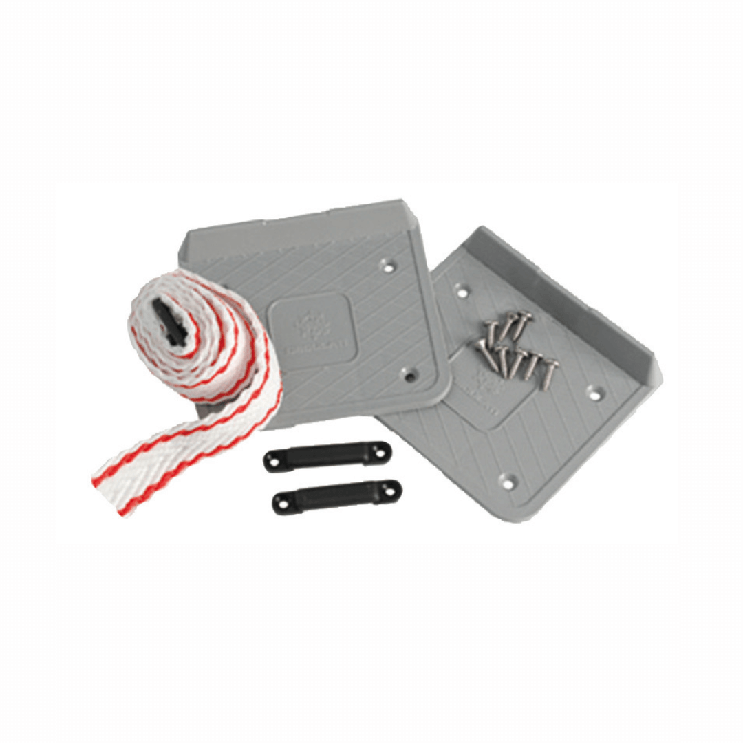 Fissa batteria doppia piastra grigia con cinghia bianco-rossa, viti inox e staffe nere