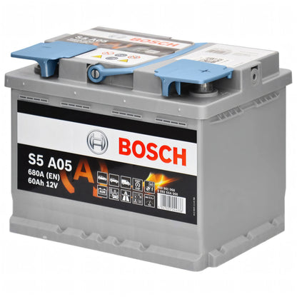 Batteria servizi AGM Bosch S5 A05 12V 60Ah, involucro grigio con etichetta nera e copri-terminali blu