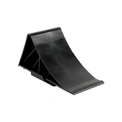 Cuneo di sicurezza fermaruota in plastica nera con supporto per carrello portabarche.