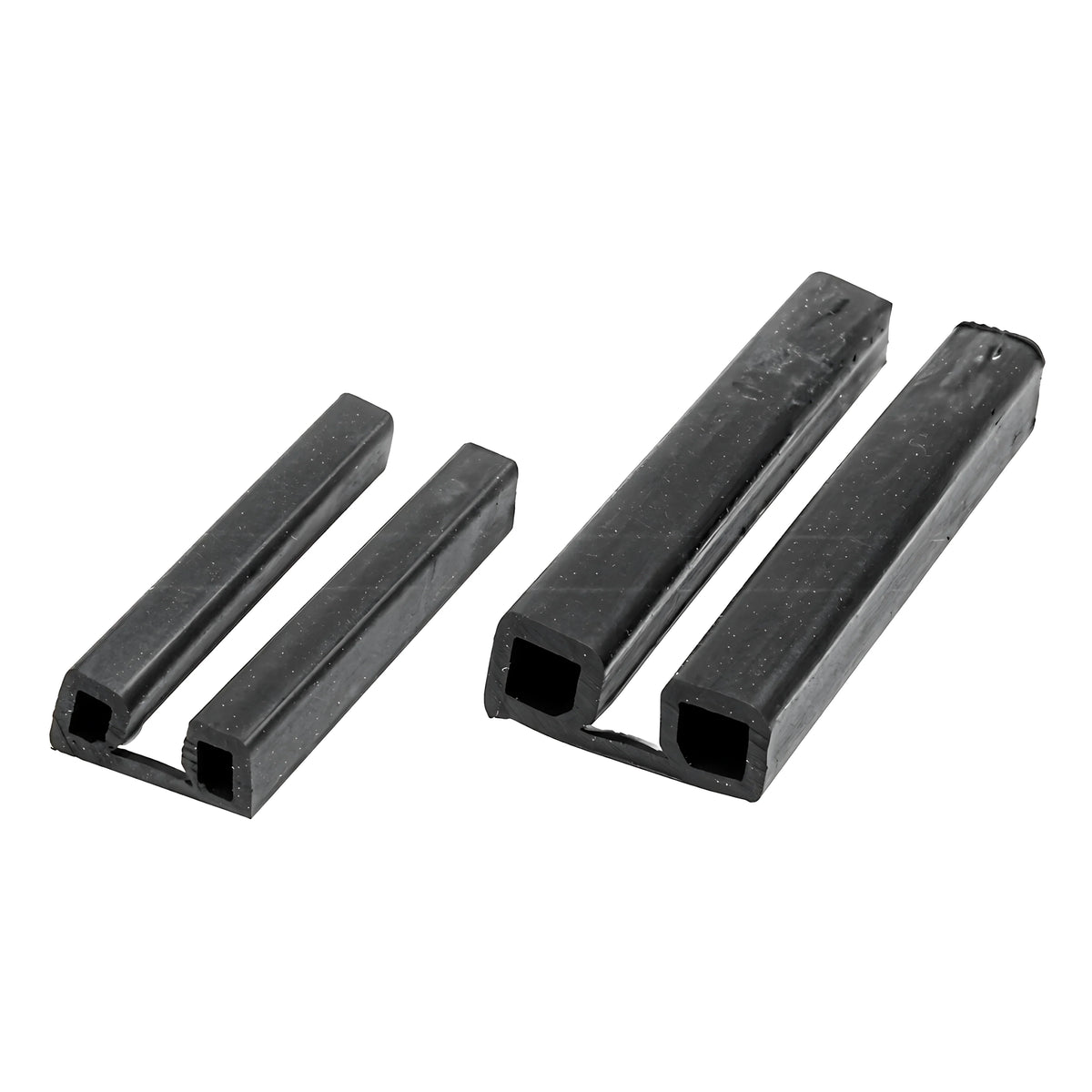 Profilo parabordo bottazzo in PVC nero con inserto bianco per scafi con giunzione scatolata, dimensioni 44x18 mm, rotolo da 24 metri.