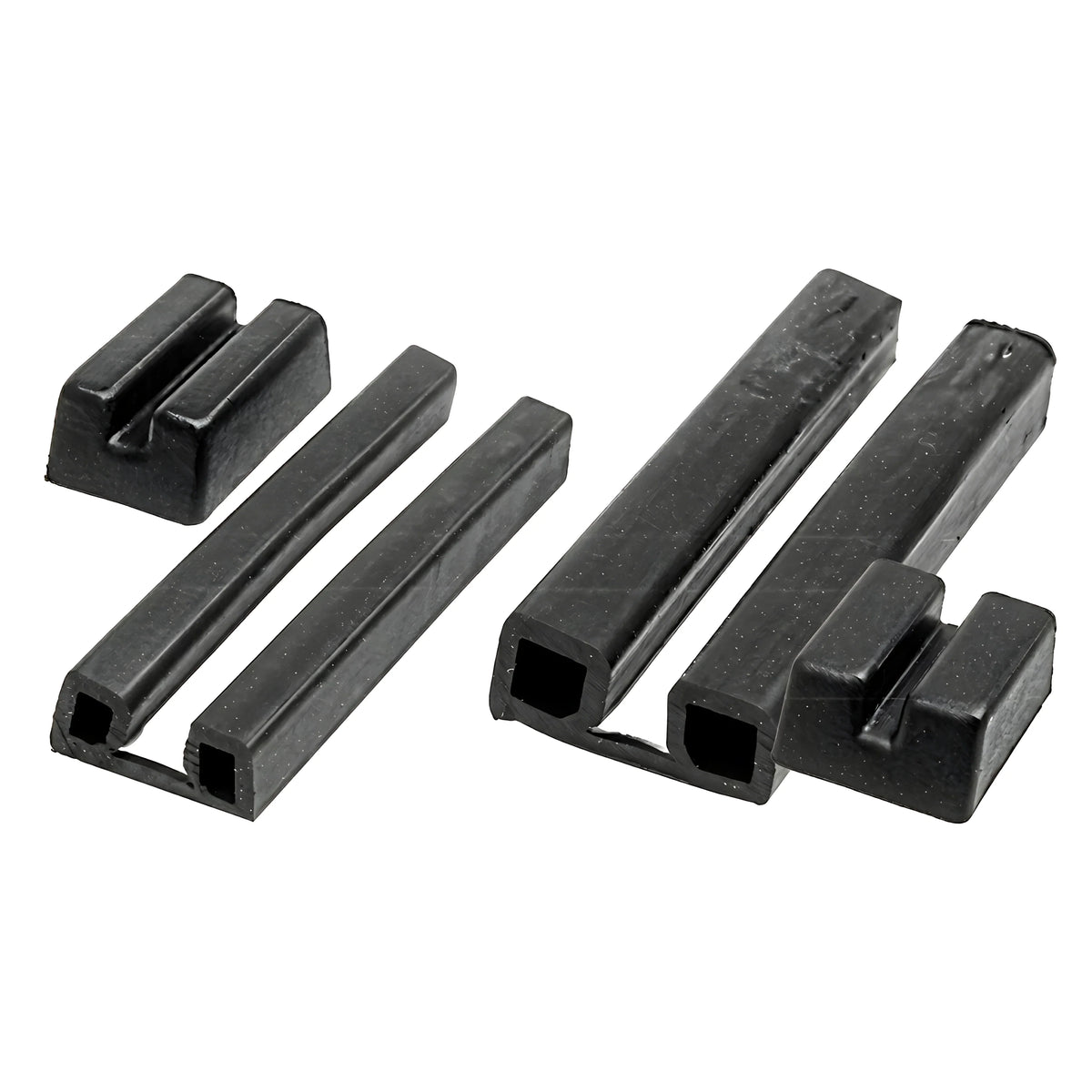 Profilo parabordo bottazzo in PVC nero con inserto bianco per scafi con giunzione scatolata, dimensioni 44x18 mm, rotolo da 24 metri.
