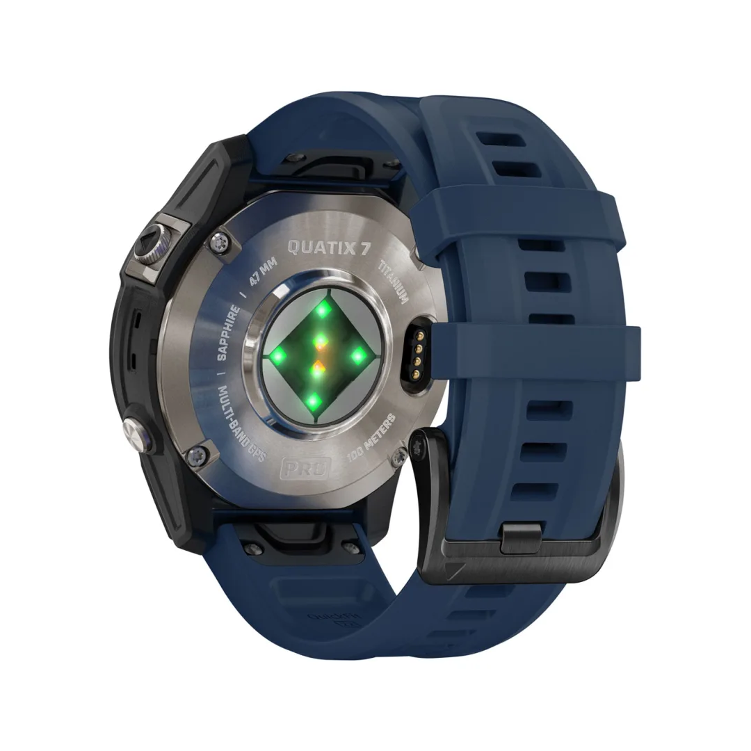 Retro orologio Garmin Quatix 7 Pro titanio 47mm, cinturino silicone blu navy, sensori ottici verdi e GPS multi-banda