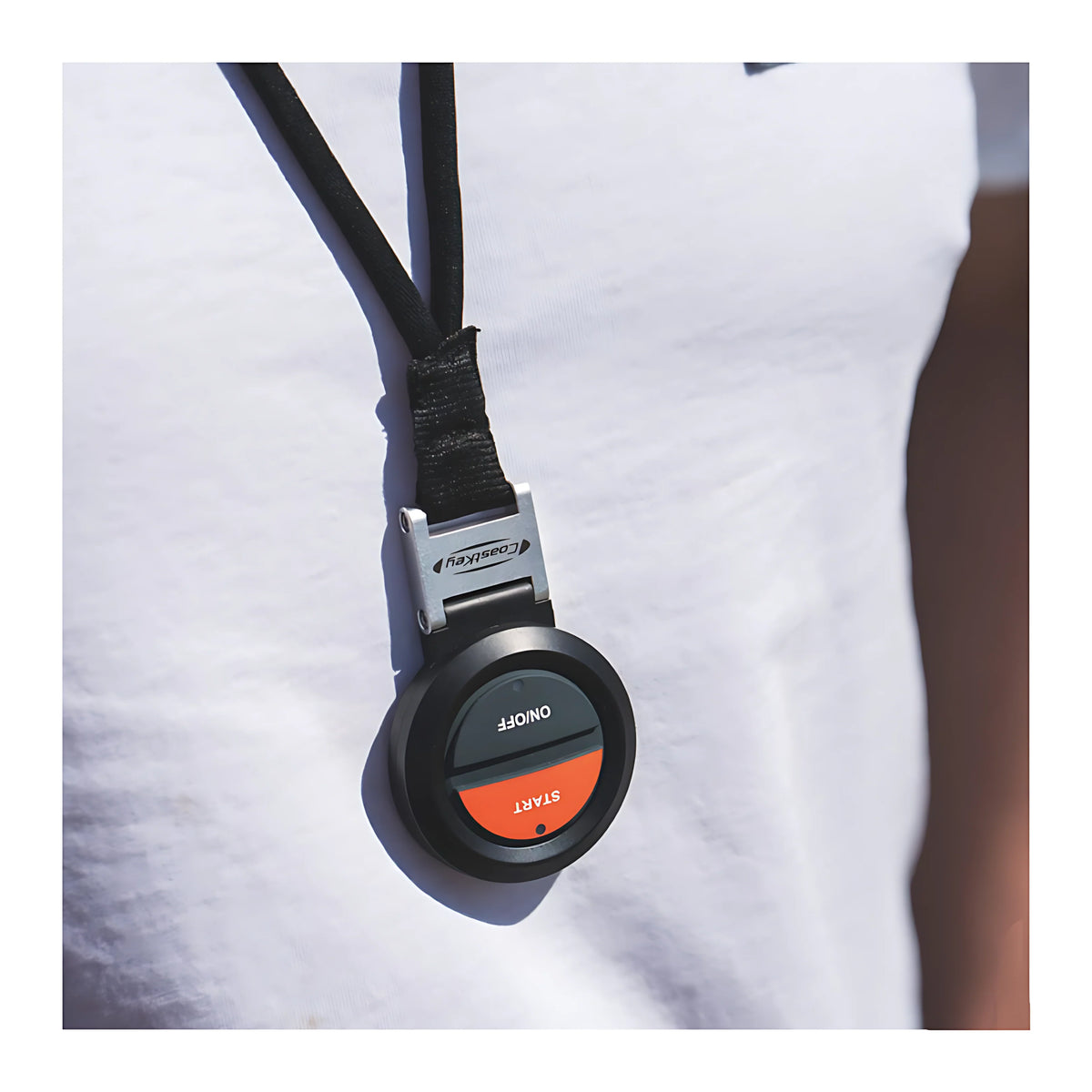 Sistema CoastKey per avviamento motori senza chiavi e sicurezza MOB wireless. Include pannello PIN, centralina e telecomando FOB per barche.