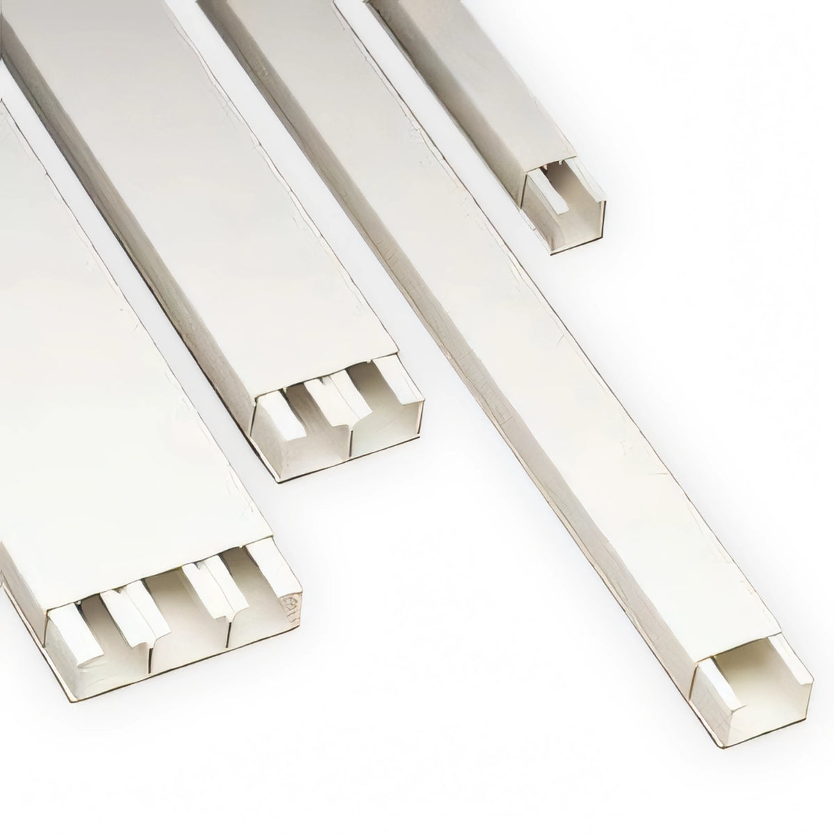 Mini canalina passacavi bianca in PVC 30x18 mm